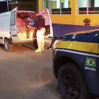 PRF prende contrabandistas com 10 mil maços de cigarros em Panambi