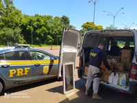 PRF prende criminoso e apreende quase meia tonelada de agrotóxicos sendo transportada numa caminhonete em Ijuí