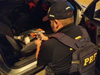 PRF prende duas mulheres transportando droga e armas em Pantano Grande