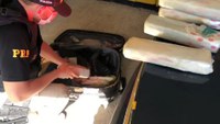 PRF prende passageira de ônibus com cocaína em Montenegro
