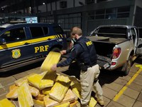 PRF prende traficante com meia tonelada de maconha em caminhonete furtada