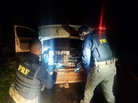 PRF prende três contrabandistas e apreende cigarros e agrotóxicos