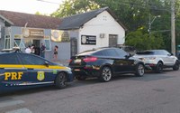 PRF recupera dois carros de luxo furtados em Santa Catarina