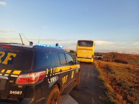 PRF localiza dois foragidos em ônibus que transportava trabalhadores para a safra da maçã em Vacaria