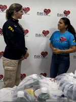 Em Porto Velho/RO, PRF realiza entregas da campanha "policiais contra o câncer infantil"