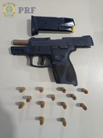 Em Rondônia, PRF apreende duas armas de fogo e munições