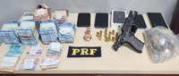 Em Porto Velho/RO, PRF apreende pistola, munições, celulares e relevante quantia em dinheiro