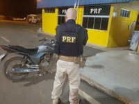 Em Vilhena/RO, PRF recupera motocicleta com registro de roubo/furto