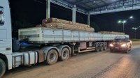 Em Rondônia, PRF apreende quase 150 metros cúbicos madeira
