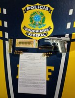 Em Porto Velho/RO, PRF apreende uma arma de fogo com homem foragido da justiça