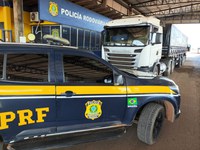 Em apenas dez minutos, PRF apreende mais de 40 m³ de madeira transportadas de forma irregular em Ariquemes/RO