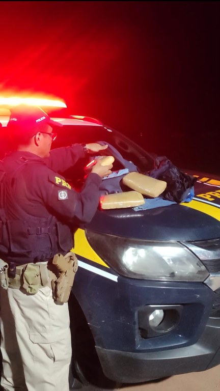Em Guajará-Mirim, PRF prende passageiro de ônibus transportando Maconha