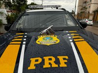 PRF apreende arma de fogo durante abordagem em Porto Velho/RO