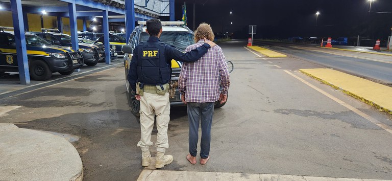 PRF resgata idoso que vagava a ermo pela Rodovia