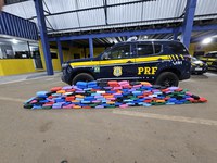 PRF apreende quase 190 kg de skunk escondidos em carga de bebedouros em Vilhena/RO