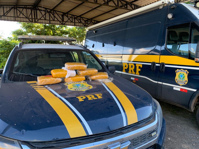 Em Ji-Paraná/RO, PRF apreende Maconha sendo transportada por homem em ônibus