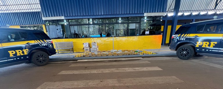 PRF apreende 100kg de drogas em caminhão