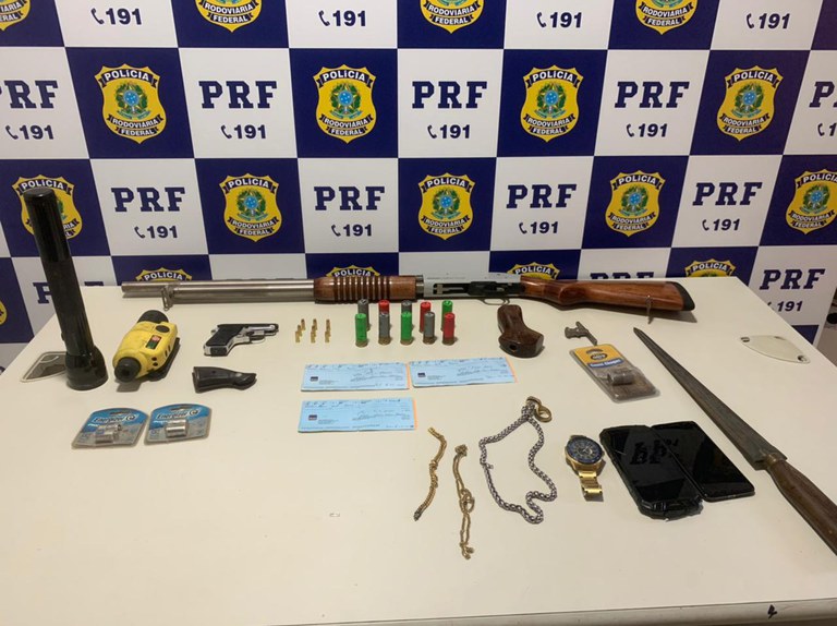 Em Ji-Paraná/RO, homem é preso portando pistola e espingarda calibre 12
