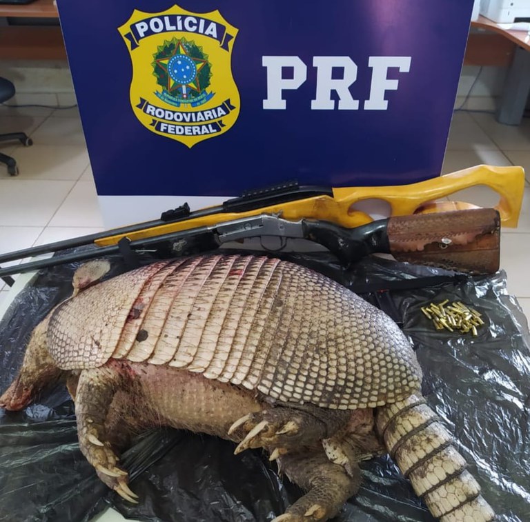 Em Porto Velho/RO, PRF prende dois homens por porte ilegal de arma de fogo