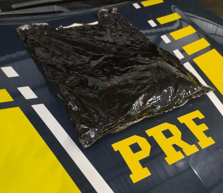 Em Ji-Paraná/RO, PRF apreende 2,5 kg de cocaína preta