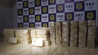 Em Presidente Médici/RO, PRF detém caminhoneiro por tráfico de cocaína