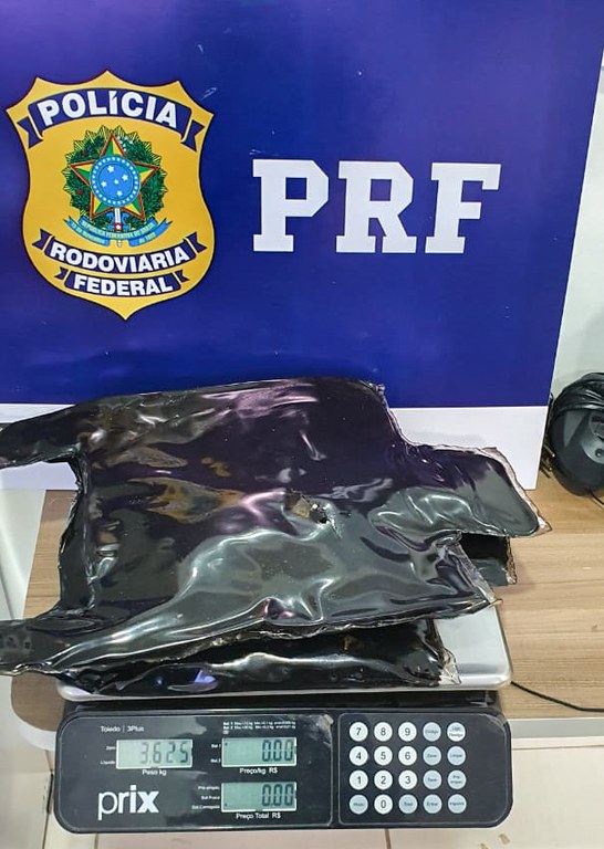 Em Vilhena/RO, PRF apreende quase 4 quilos de cocaína