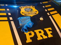 Em Vilhena, PRF apreende mais de meio quilo de pasta base