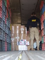 Em Ji-Paraná/RO, PRF apreende 150 mil maços de cigarro