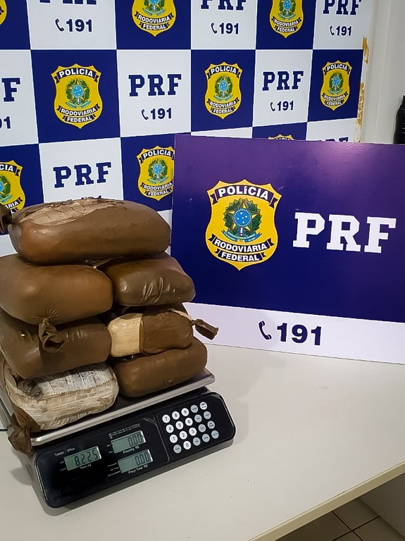 Em Vilhena/RO, PRF apreende 8.22 Kg de maconha com passageiro de ônibus