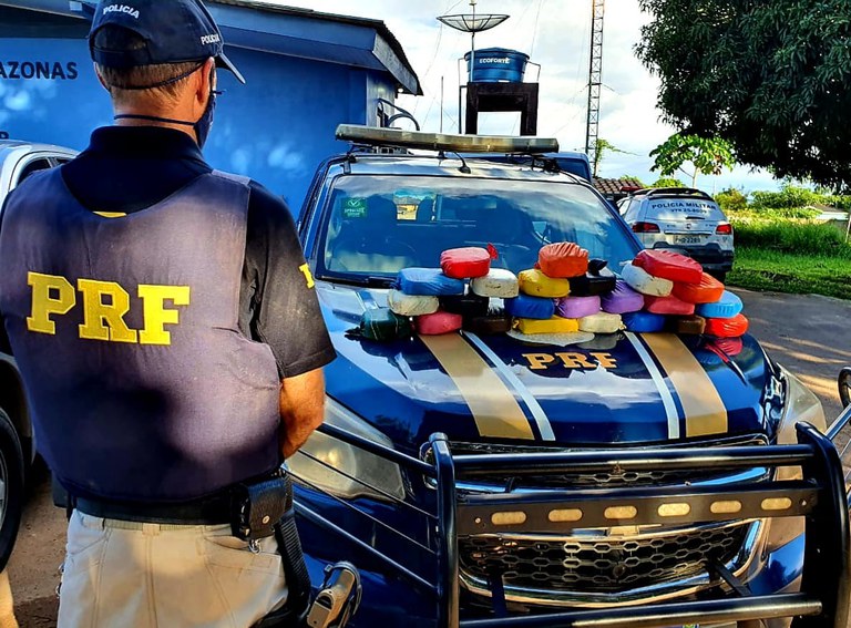 Em ação integrada, PRF e PM/AM flagram idoso transportando tabletes de cocaína em Humaitá/AM