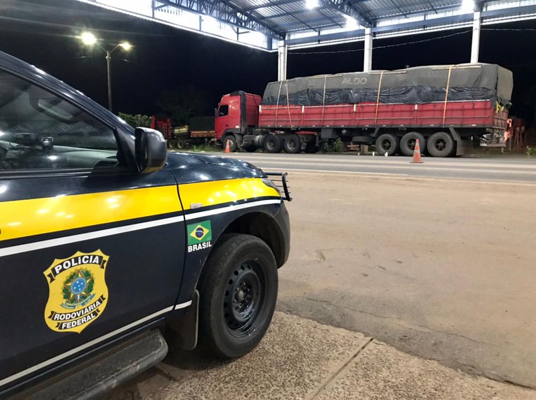 Em Pimenta Bueno/RO, PRF identifica semirreboque adulterado
