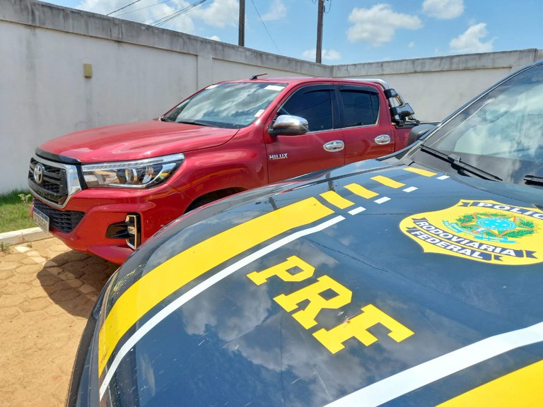 Em Nova Mamoré/RO, PRF recupera mais uma caminhonete roubada