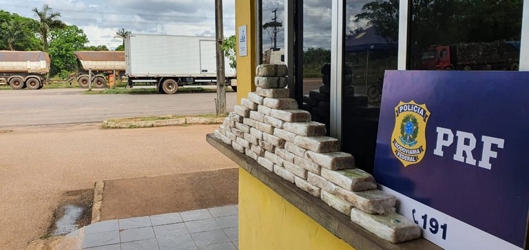 Em Rondônia, PRF apreende quase 50 KG de Cocaína