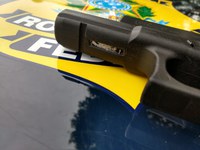 Em Vilhena/RO, PRF apreende pistola Glock