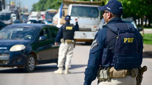 Três homens e uma mulher foram presos