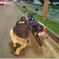 PRF em Roraima recupera veículo, prende uma pessoa por embriaguez ao volante e outra por uso de documento falso