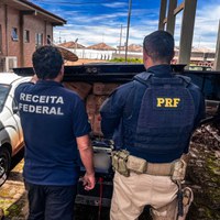 PRF apreende 1600 litros de óleo em Pacaraima