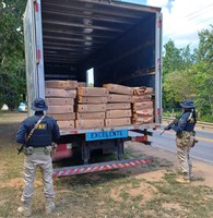 PRF em Roraima apreende carga de alimentos vencidos