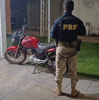 PRF em Roraima apreende motocicleta furtada no Amazonas