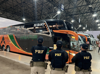 PRF realiza ação educativa para passageiros de transportes rodoviários em Roraima