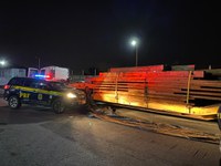 PRF apreende madeira ilegal em Boa Vista