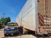 PRF apreende carreta adulterada em Rorainópolis