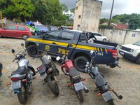 PRF apreende motocicletas, armas e flagra dois homens sob efeito de álcool nas rodovias de Roraima