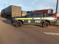 PRF flagra caminhões com 86 toneladas de excesso de peso