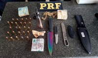 PRF apreende arma ilegal, munições e cerca de R$ 29 mil
