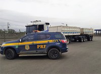 Mais de 20 toneladas de excesso são flagradas em bitrem na BR-101 em Araranguá