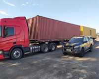 Mais de 15 toneladas de excesso são flagradas em bitrem na BR-101 em Araranguá