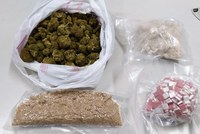 Casal é preso com crack, skunk e ecstasy em Araranguá, na BR-101