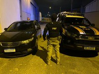 PRF recupera carro roubado que circulava clonado em Balneário Piçarras, na BR-101