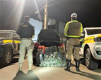 Ação conjunta PRF e PMRv apreende cerca de 100 quilos de drogas na BR-282 em Xaxim